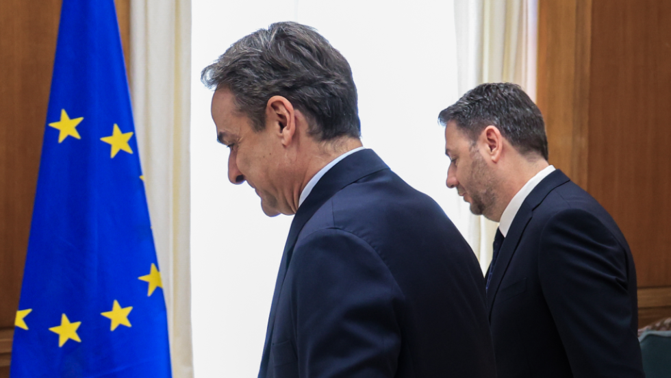 Κόντρα ΠΑΣΟΚ - Μαξίμου: «Θεσμική χρεοκοπία της χώρας» - «Μονίμως θυμωμένος ο Ανδρουλάκης»